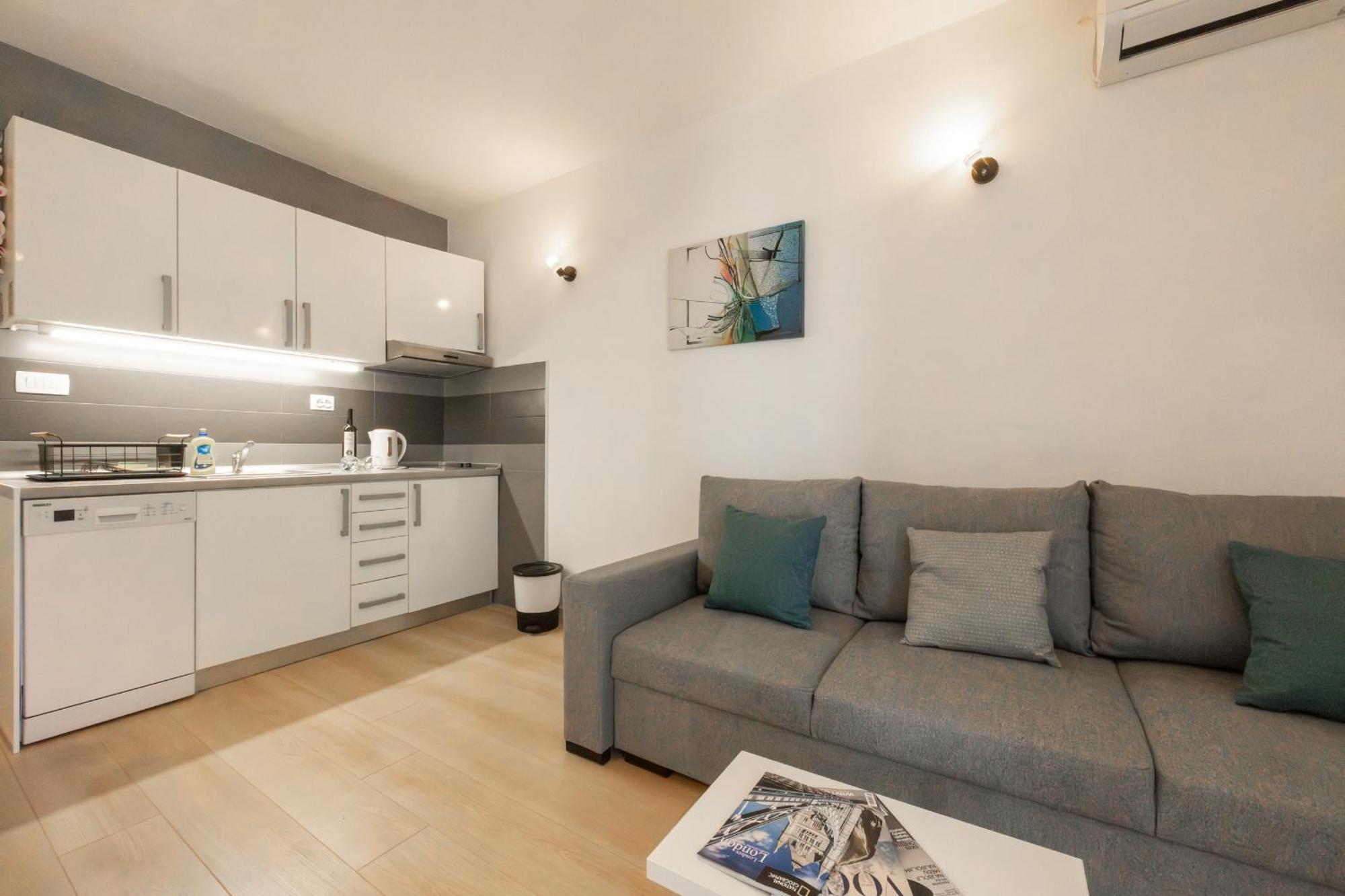 Apartments Krzanic Podgora Bagian luar foto